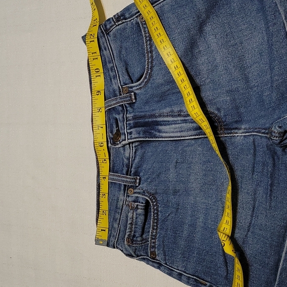 American Eagle medium wash rolled cuff mom short size 00 - Picture 2 of 6